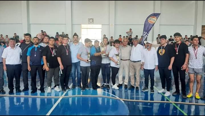 Tug-of-War Federation Meets with Youth in Mut