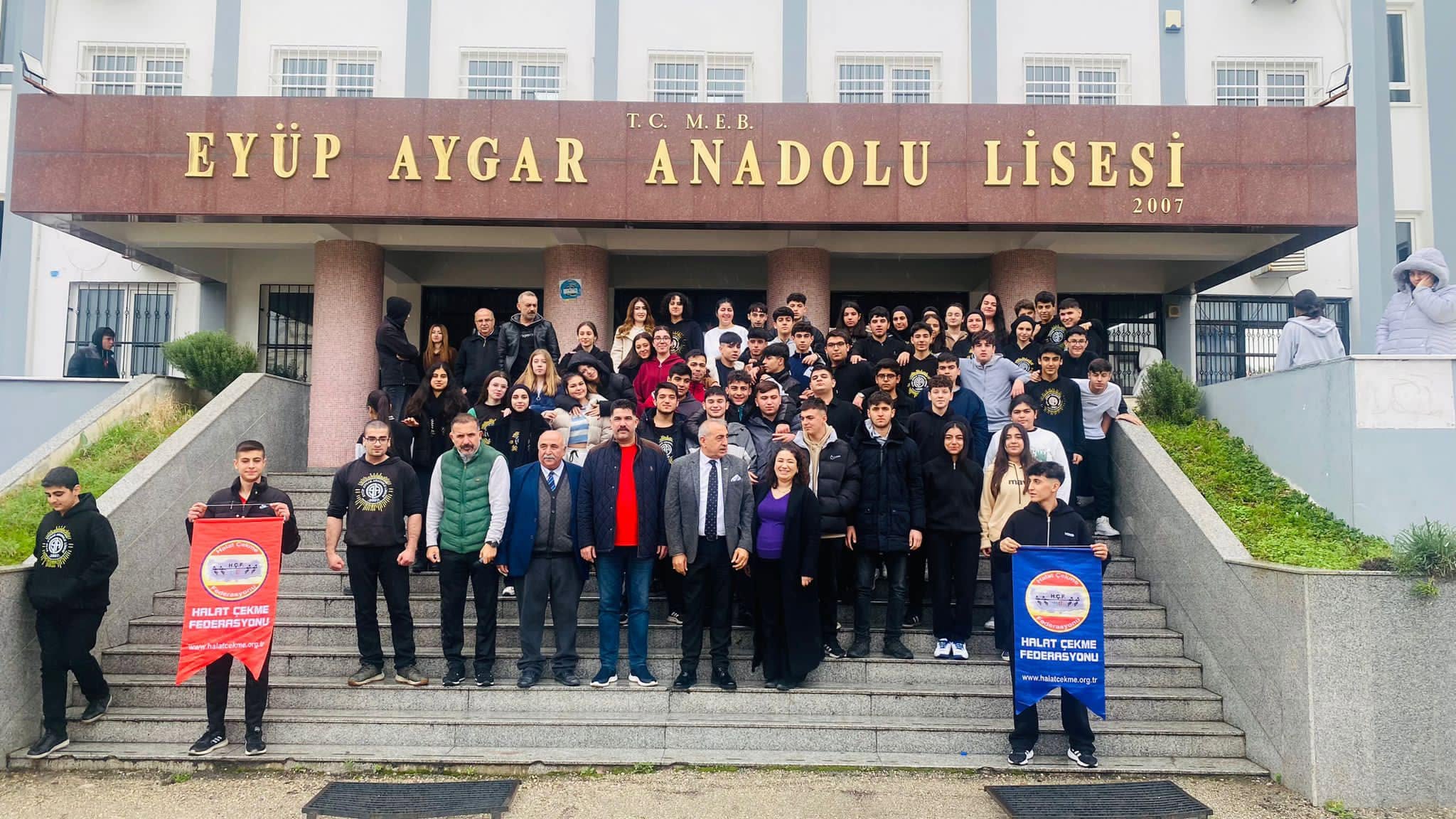 Halat Çekme Federasyonumuz, Eyüp Aygar Anadolu Lisesinde sınıflar arası halat çekme yarışması düzenledi.