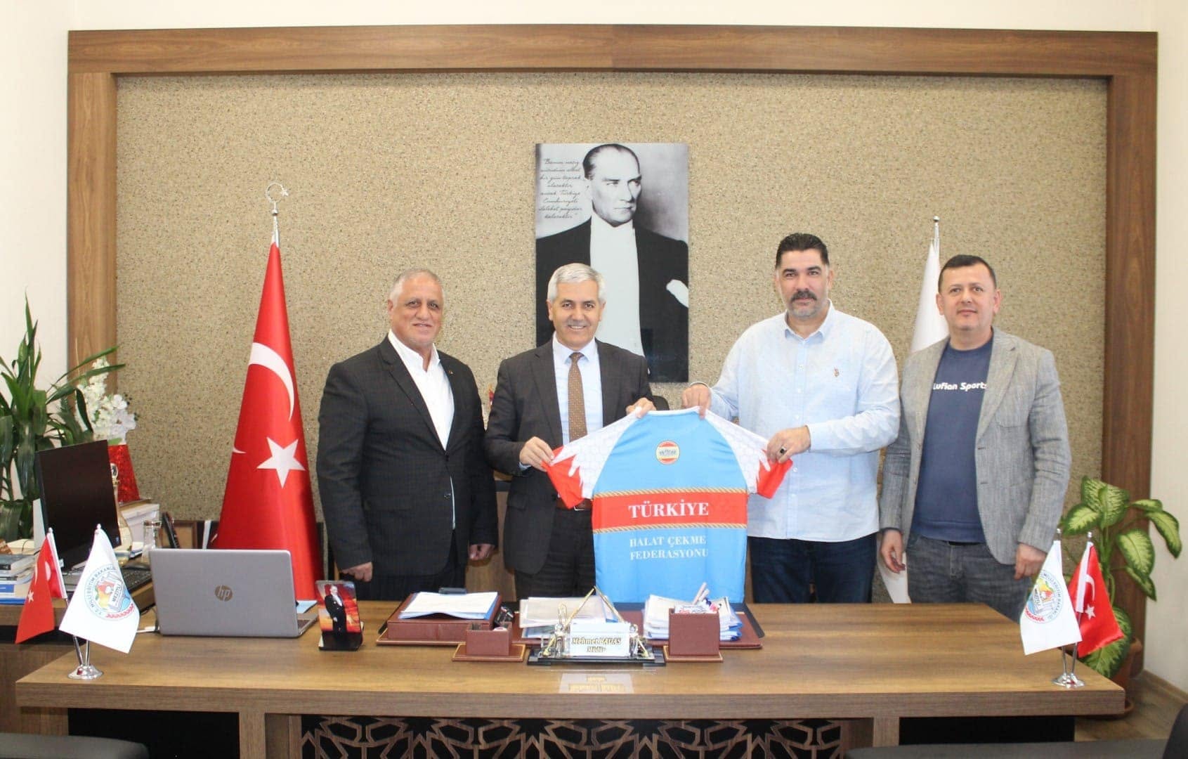 Our Federation President, Eray Aldemir, along with Adnan Kızıltoprak, Director of the Pera Private Rehabilitation Institutions, paid a visit to Mehmet Badas, the Mezitli District Director of National Education, at his office.