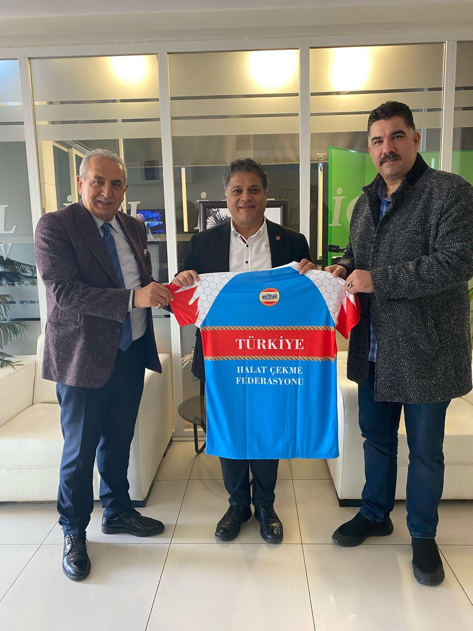 Mr. Eray ALDEMİR, President of the Turkish Tug-of-War Federation, accompanied by Mr. M. Naci Durmaz, Chairman of the Federation’s Education Committee, paid a visit to Mr. Kaya Tepe, President of the Mersin Journalists’ Association.