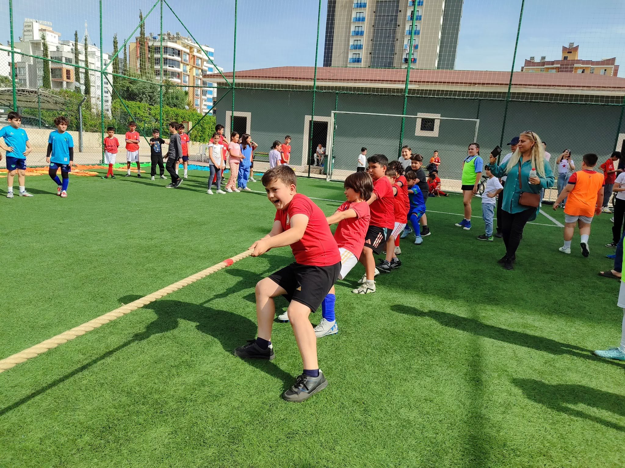The Excitement of April 23 Was Crowned with Tug-of-War Competitions