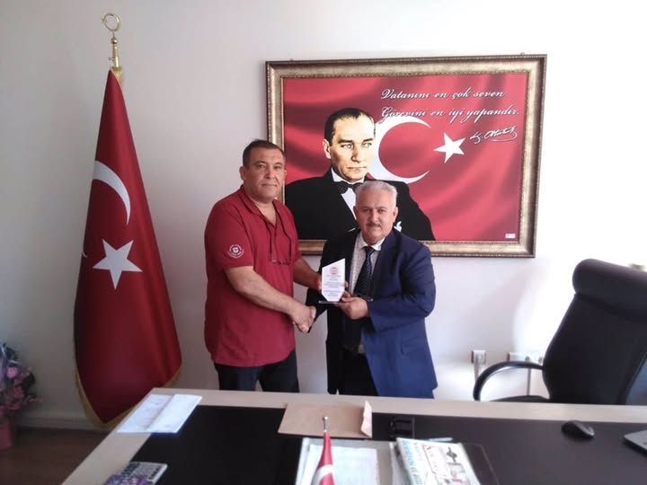Presentation of a plaque on behalf of Federation President Eray ALDEMİR.