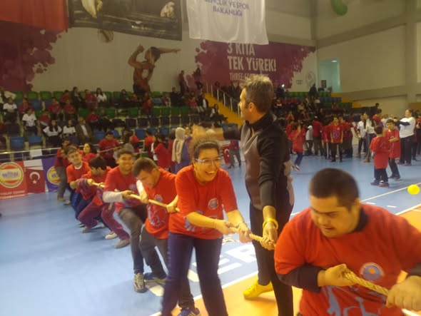 A Tug-of-War Championship for People with Disabilities Was Held.