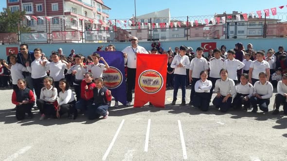 A tug-of-war competition was held at Layika Akbilek Elementary School during the Nowruz holiday.