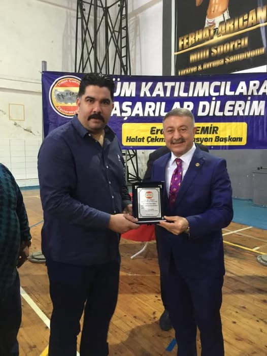 Ak Parti Mersin Milletvekili Sn.Hacı Özkan’a Şampiyona Anısına Plaket Takdimi.