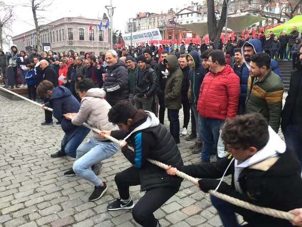 Trabzonun 102.kurtuluş yılı etkinlikleri kapsamında yaptıkları Halat Çekme Turnuvası.