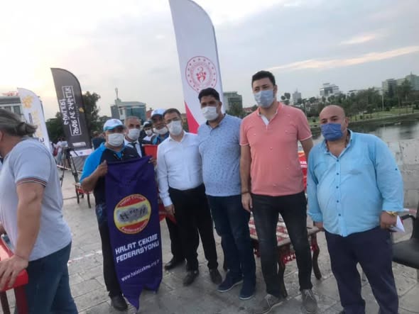 Tarihi Taş Köprüde Halat Çekme Spor faaliyeti yapıldı.