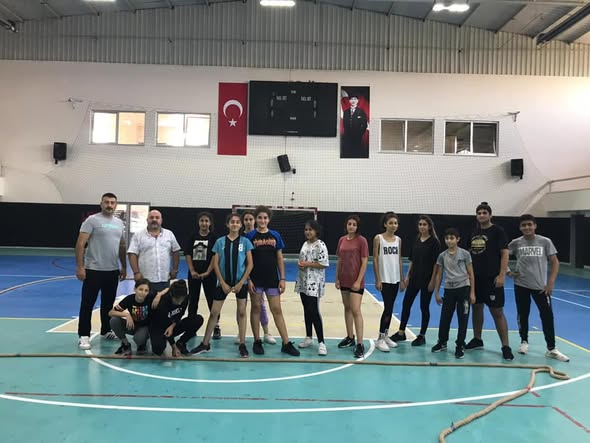 Adana Seyhan Gençlik ve Spor İlçe Müdürlüğü Nihat Geven Spor Salonunda Halat Çekme Çalışmaları Başlamıştır.