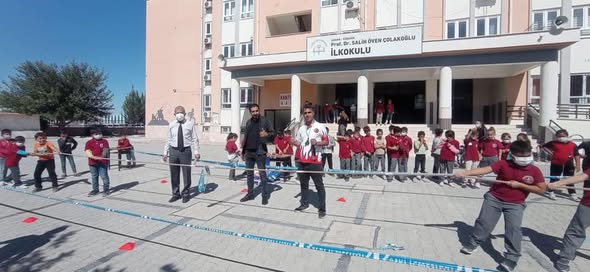 Spor haftası etkinlikleri olarak Kız ve Erkekler Halat Çekme yarışması yaptı.