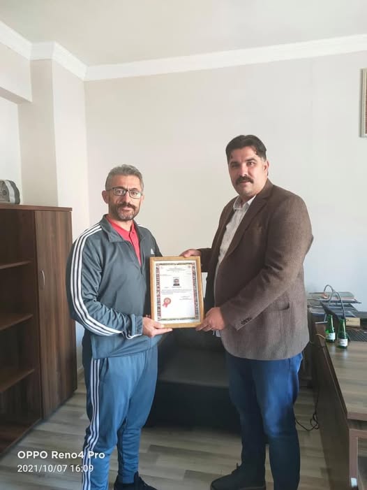Özben Şimşek HOCAMIZA MAZBATASI TAKDİM EDİLDİ.
