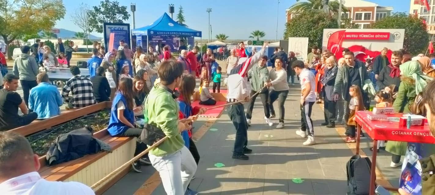 "Sosyal Medyadan Sosyal Meydana" projesi kapsamında Halat çekme yarışması yapıldı. - 3
