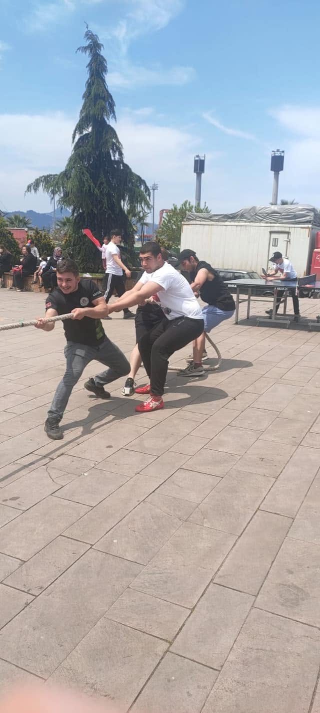 Giresun Atapark’ta Geçlik haftası Halat çekme yarışmaları yapıldı - 1